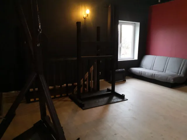 Nid Des Dépravations en travaux à l'Antre Des Vices, vos gites BDSM et donjons BDSM proche de Valence en Rhone-Alpes